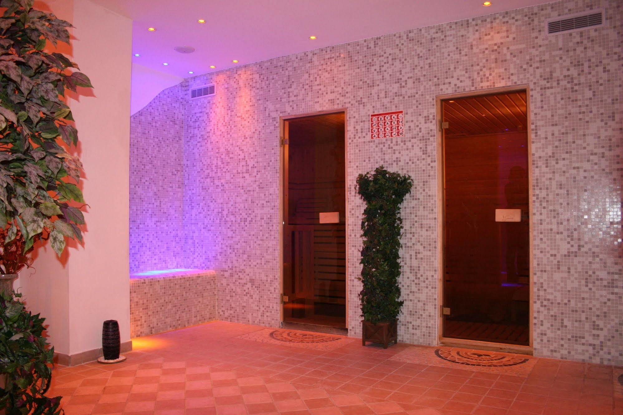 Hotel Olisamir Cavedago Exterior photo